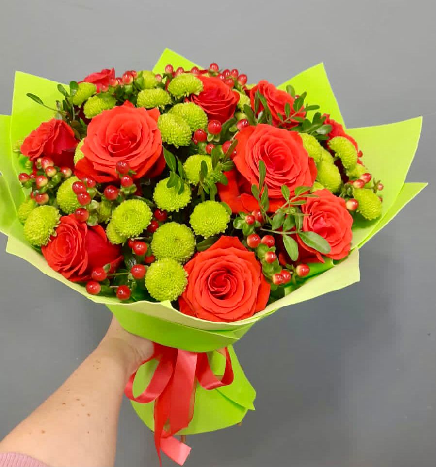 Букет цветов из: Хризантемы и Розы в Алмазном