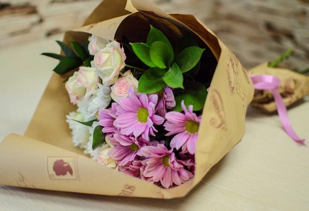 Букет цветов из: Розы и Хризантемы в Алмазном