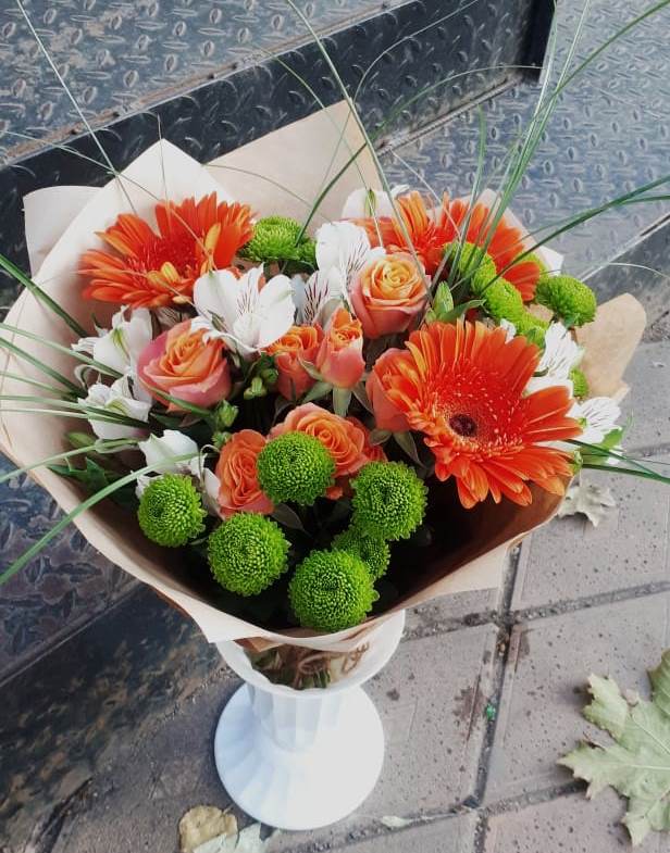 Букет цветов из: Герберы, Хризантемы, Альстромерии и Розы в Алмазном
