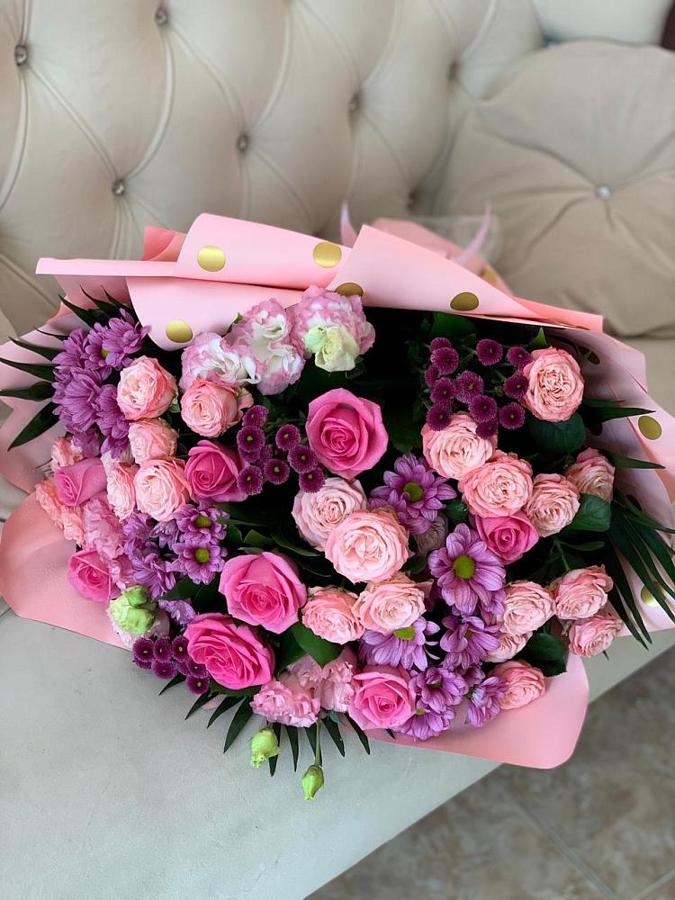 Букет цветов из: Хризантемы, Розы и Лизиантусы в Алмазном