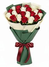 Микс из красных и белых роз в Алмазном Букет Микс из красных и белых роз в Алмазном
