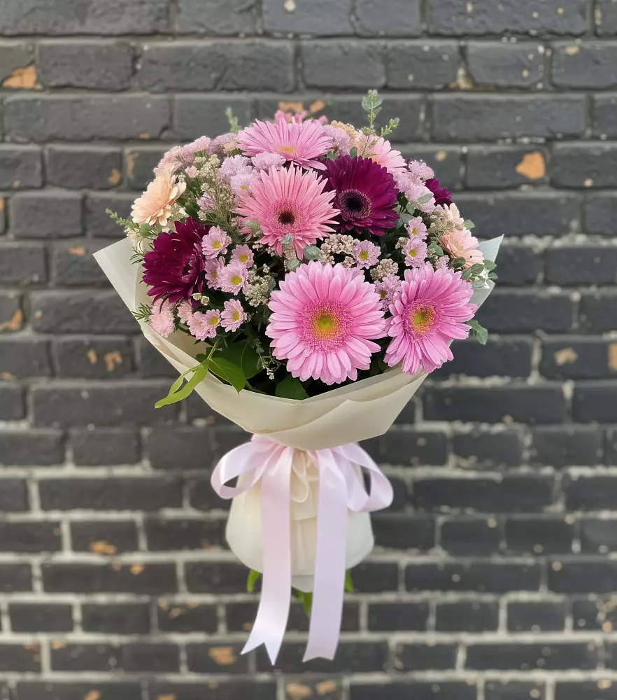 Букет цветов из: Герберы и Хризантемы в Алмазном