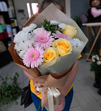 Букет цветов из:  Герберы, Розы и Хризантемы в Алмазном