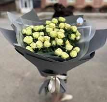 Букет Белые кустовые розы Солинеро в Алмазном