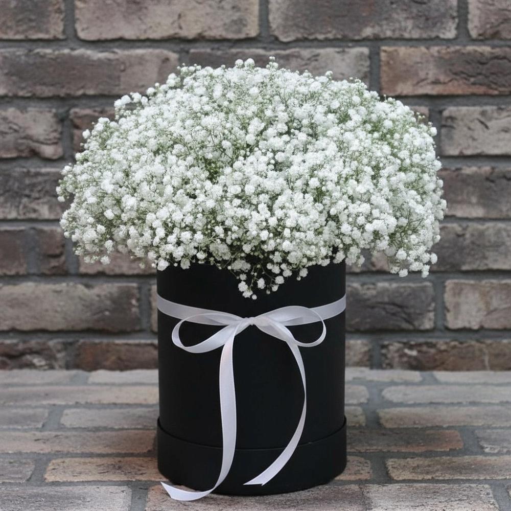 Цветочная композиция из Гипсофила в шляпной коробке в Алмазном