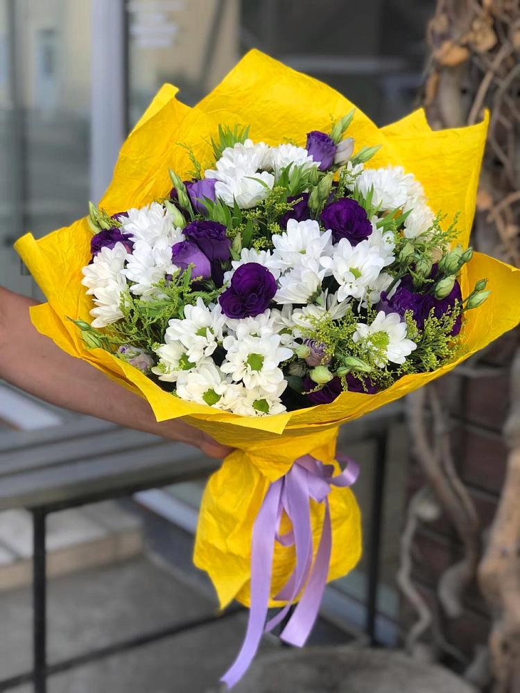 Букет цветов из: Ирисы, Хризантемы и Ромашки в Алмазном