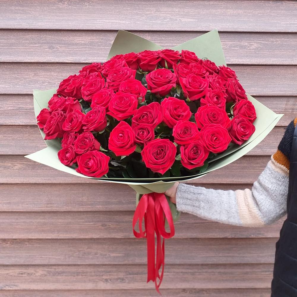 Букет 55 Красных роз Фридом в Алмазном