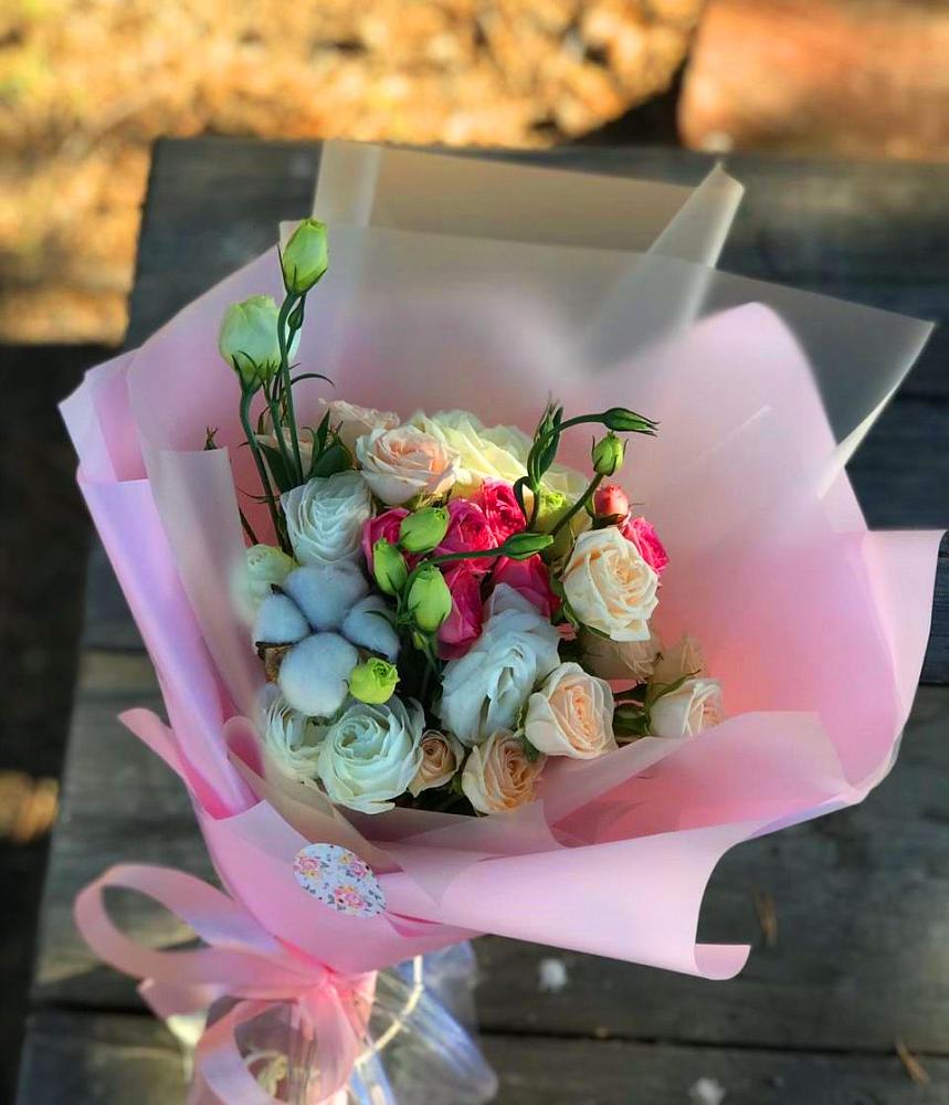 Букет цветов из: Розы и Лизиантусы в Алмазном