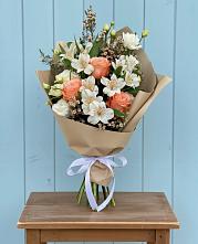 Букет цветов из:  Альстромерии, Лизиантусы, Розы и Хризантемы #REPLACE_PRED# Алмазном