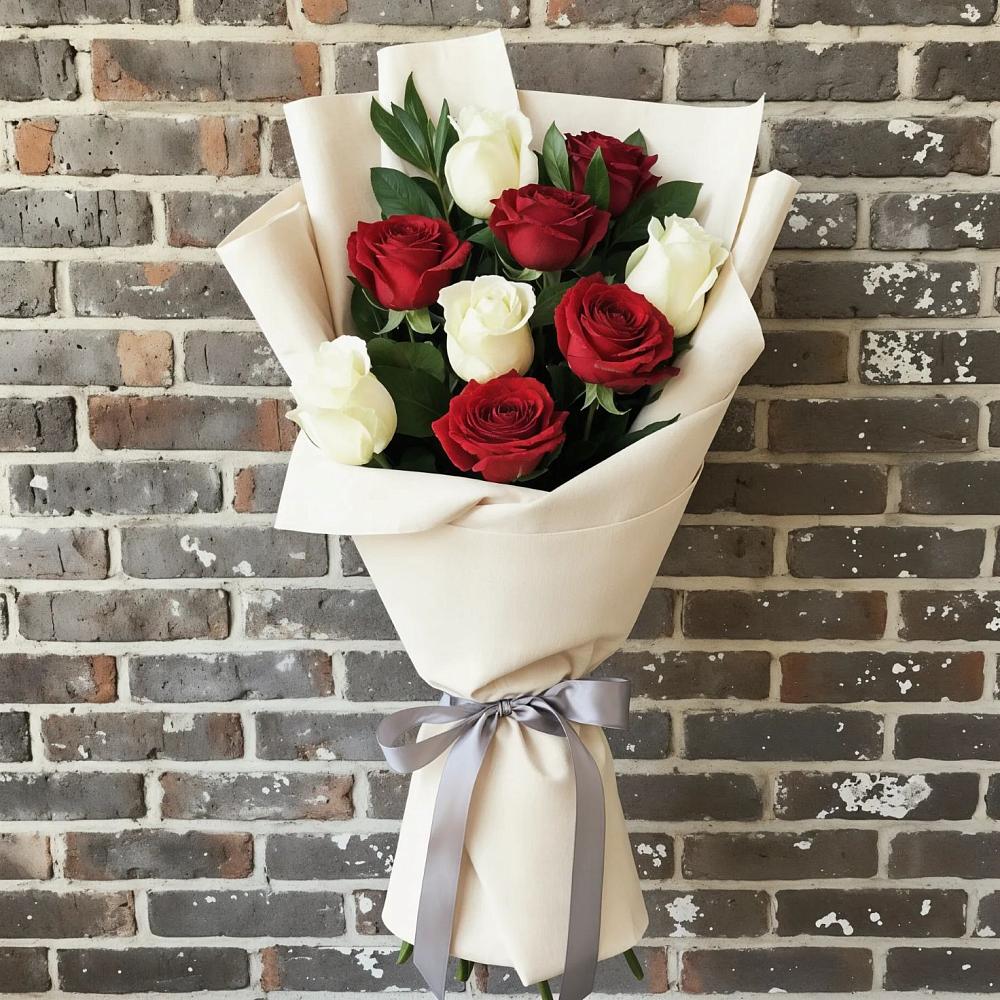 Букет красно-белые розы в Алмазном Букет цветов из: Розы в Алмазном