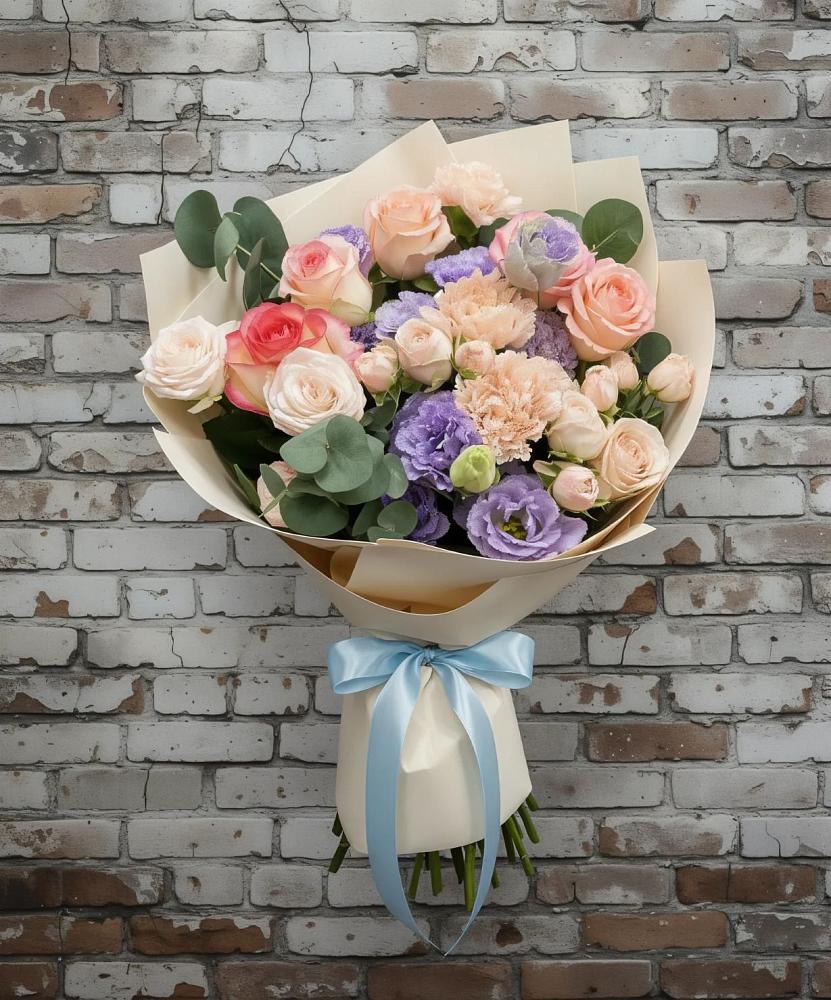 Букет цветов из: Розы, Лизиантусы и Гвоздики в Алмазном