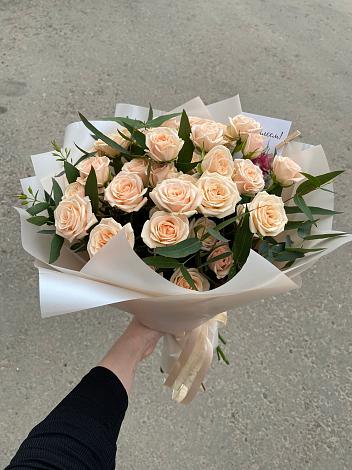 Букет Кремовые розы Латте в Алмазном