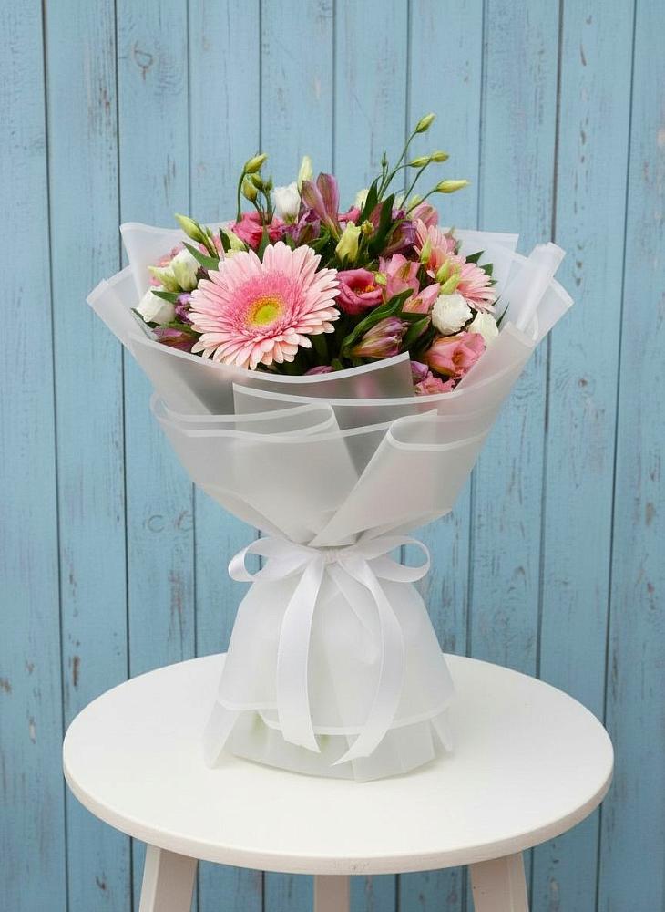 Букет цветов из: Герберы, Альстромерии и Лизиантусы в Алмазном