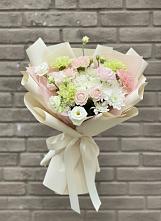 Букет цветов из:  Гвоздики, Розы, Лизиантусы и Хризантемы в Алмазном