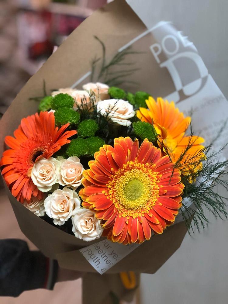 Букет цветов из: Герберы, Хризантемы и Розы в Алмазном