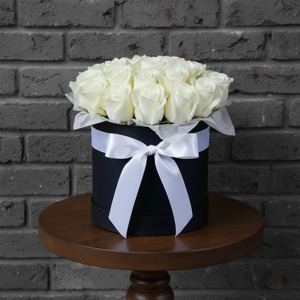 Цветочная композиция из Розы в шляпной коробке в Алмазном