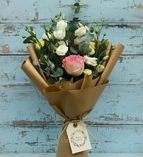 Букет цветов из:  Розы и Лизиантусы в Алмазном