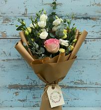 Букет цветов из:  Розы и Лизиантусы в Алмазном