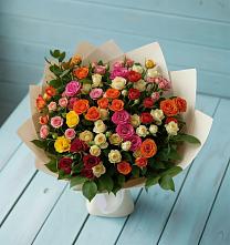 Букет Микс из разноцветных кустовых роз в Алмазном