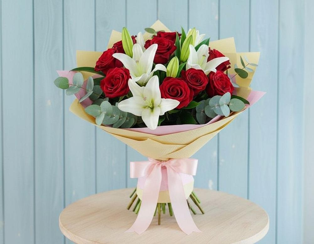 Букет цветов из: Лилии и Розы в Алмазном