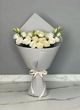 Букет цветов из:  Розы и Лизиантусы в Алмазном